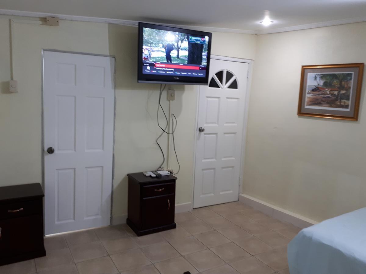Woodbrook On The Avenue Bed and Breakfast Port of Spain Exteriör bild